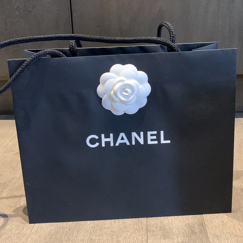 Authentic CHANEL Shopping Bags Set of 3 with Camellia | Large Boutique Gift Bags - Picture 5 of 9